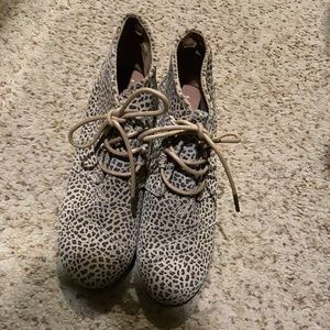 Toms suede leopard wedges